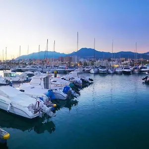 https://puerto-marina-luxury-2bdr-apartment-with-sea-view.hotelsinnerja.org