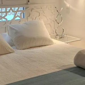 Bonito, Tranquilo Y Fresco En Nervion Apartamento
